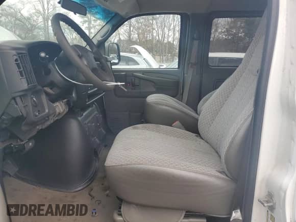 2004 Chevrolet Express Passenger z VIN 1GAHG39U641208561, wystawiony jako Copart lot #47579375 z przebiegiem Nie podano mil oraz Szkoda całkowita • Salvage title. Historia ofert i sprzedaży dostępna na DreamBid. Obrazek 7.