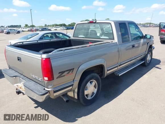 1998 Chevrolet Silverado 1500 с VIN 1GCEK19R5WR151752, выставлен на аукционе IAAI как лот 43050125 с пробегом 130 834 миль миль и . История ставок и продаж доступна на DreamBid. Изображение 4.