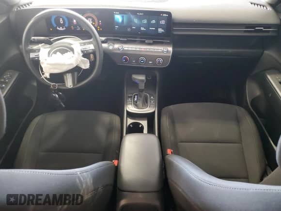 2025 Hyundai Kona SE с VIN KM8HACABXSU266506, выставлен на аукционе Copart как лот 85911235 с пробегом 14 421 миль миль и Списание • Salvage title. История ставок и продаж доступна на DreamBid. Изображение 10.