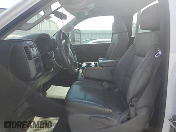 2017 Chevrolet Silverado 2500HD Work Truck z VIN 1GC0CUEG2HZ231848, wystawiony jako Copart lot #72516164 z przebiegiem 220 433 mil mil oraz Szkoda całkowita • Salvage title. Historia ofert i sprzedaży dostępna na DreamBid. Obrazek 7.