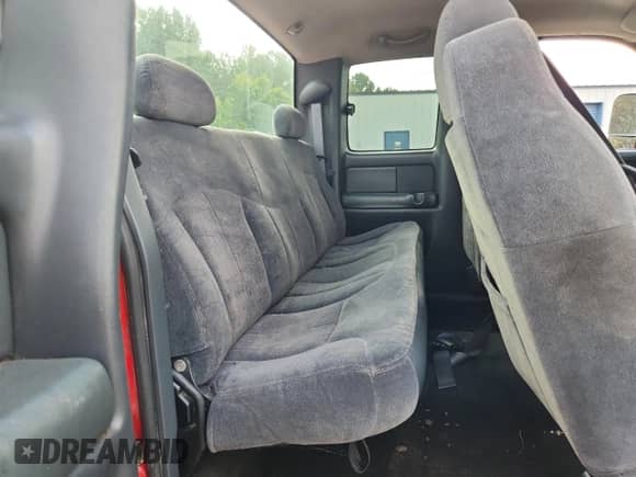 2000 Chevrolet Silverado 2500 LS с VIN 1GCGK29U1YE242031, выставлен на аукционе Copart как лот 84549485 с пробегом 234 569 миль миль и Списание • Salvage title. История ставок и продаж доступна на DreamBid. Изображение 10.
