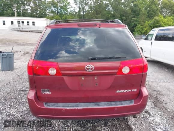 2010 Toyota Sienna XLE с VIN 5TDYK4CC6AS341542, выставлен на аукционе IAAI как лот 42372629 с пробегом 216 749 миль миль и . История ставок и продаж доступна на DreamBid. Изображение 17.