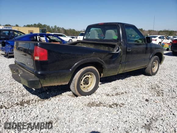 2003 Chevrolet S-10 with VIN 1GCCS14H938213550, listed as a Copart auction lot 48565105 with 155,016 mi miles and Salvage title. Bid and sale history available at DreamBid. Image 3.
