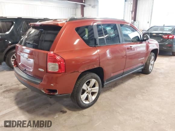 2012 Jeep Compass Latitude z VIN 1C4NJDEB4CD676744, wystawiony jako IAAI lot #43053366 z przebiegiem 150 410 mil mil oraz . Historia ofert i sprzedaży dostępna na DreamBid. Obrazek 4.