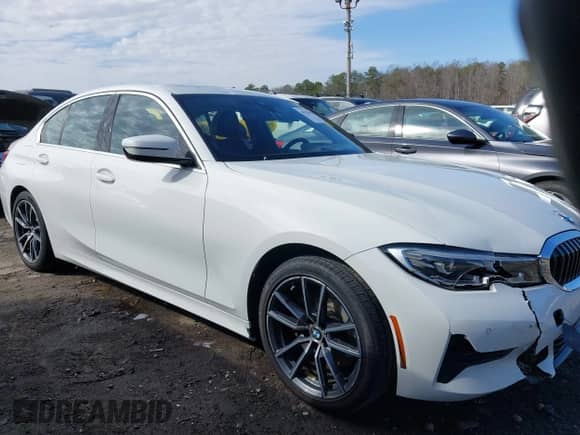 2022 BMW 3 Series 330i z VIN WBA5R1C01NFM20381, wystawiony jako IAAI lot #41579020 z przebiegiem 37 874 mil mil oraz . Historia ofert i sprzedaży dostępna na DreamBid. Obrazek 13.