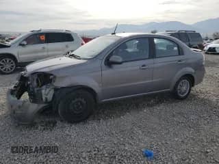 2009 Chevrolet Aveo LS с VIN KL1TD56EX9B341934, выставлен на аукционе Copart как лот 77661564 с пробегом 143 614 миль миль и Списание • Salvage title. История ставок и продаж доступна на DreamBid. Изображение 1.