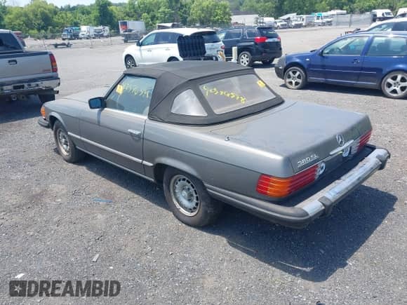 1983 Mercedes-Benz 380 SL with VIN WDBBA45AXDB021770, listed as a IAAI auction lot 42576578 with 110,278 mi miles and . Bid and sale history available at DreamBid. Image 3.