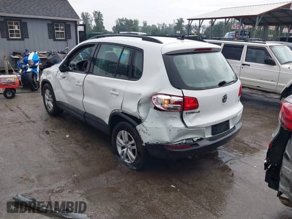 2017 Volkswagen Tiguan S с VIN WVGBV7AX9HK016742, выставлен на аукционе IAAI как лот 43278944 с пробегом 85 243 миль миль и . История ставок и продаж доступна на DreamBid. Изображение 3.