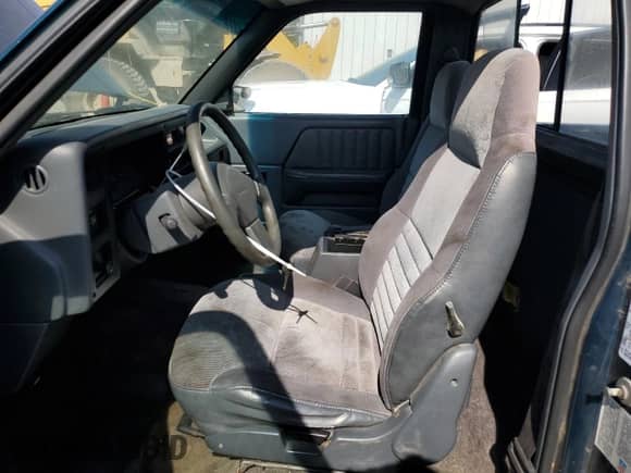 1993 Dodge Dakota S с VIN 1B7FL26XXPS190311, выставлен на аукционе Copart как лот 61267885 с пробегом 101 207 миль миль и Списание • Salvage title. История ставок и продаж доступна на DreamBid. Изображение 7.