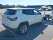 2025 Jeep Compass Latitude с VIN 3C4NJDBN4ST572360, выставлен на аукционе IAAI как лот 43154971 с пробегом 11 851 миль миль и . История ставок и продаж доступна на DreamBid. Изображение 4.