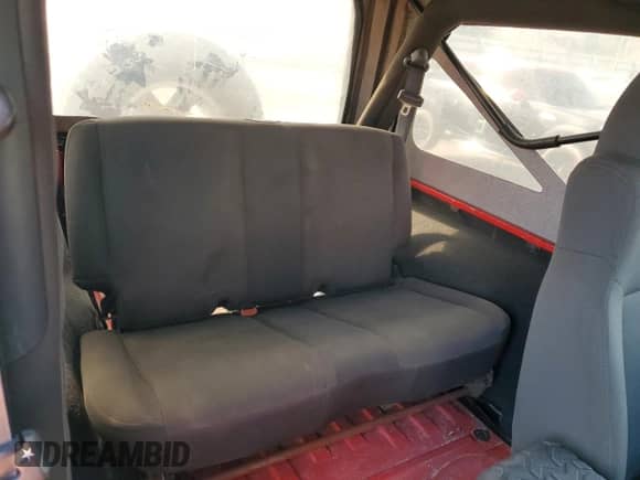 2006 Jeep Wrangler z VIN 1J4FA64S76P731038, wystawiony jako Copart lot #52329705 z przebiegiem Nie podano mil oraz Szkoda całkowita • Salvage title. Historia ofert i sprzedaży dostępna na DreamBid. Obrazek 10.