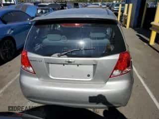 2005 Chevrolet Aveo LT z VIN KL1TG62665B461865, wystawiony jako Copart lot #72343194 z przebiegiem 59 509 mil mil oraz Szkoda całkowita • Salvage title. Historia ofert i sprzedaży dostępna na DreamBid. Obrazek 6.