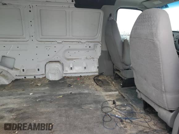 2007 Ford Econoline Cargo Commercial с VIN 1FTNE24W57DB07873, выставлен на аукционе Copart как лот 81800485 с пробегом 146 805 миль миль и Списание • Salvage title. История ставок и продаж доступна на DreamBid. Изображение 11.