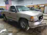 1999 GMC Sierra 1500 z VIN 1GTEK14W7XZ528063, wystawiony jako Copart lot #58767905 z przebiegiem 104 137 mil mil oraz Czysty tytuł • Clean title. Historia ofert i sprzedaży dostępna na DreamBid. Obrazek 4.