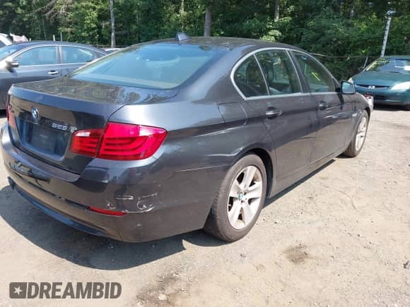2011 BMW 5 Series 528i z VIN WBAFR1C52BC746476, wystawiony jako IAAI lot #42808797 z przebiegiem 239 420 mil mil oraz . Historia ofert i sprzedaży dostępna na DreamBid. Obrazek 4.
