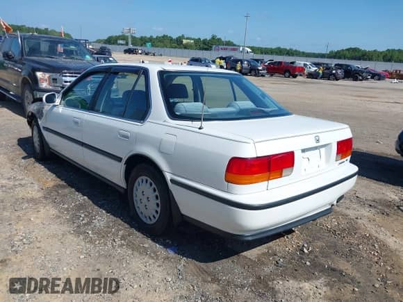 1993 Honda Accord z VIN 1HGCB7654PA150623, wystawiony jako IAAI lot #42815108 z przebiegiem 246 715 mil mil oraz . Historia ofert i sprzedaży dostępna na DreamBid. Obrazek 3.