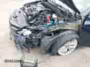 2020 Toyota Camry Hybrid XLE z VIN 4T1F31AK7LU521801, wystawiony jako IAAI lot #42707425 z przebiegiem 66 573 mil mil oraz . Historia ofert i sprzedaży dostępna na DreamBid. Obrazek 6.