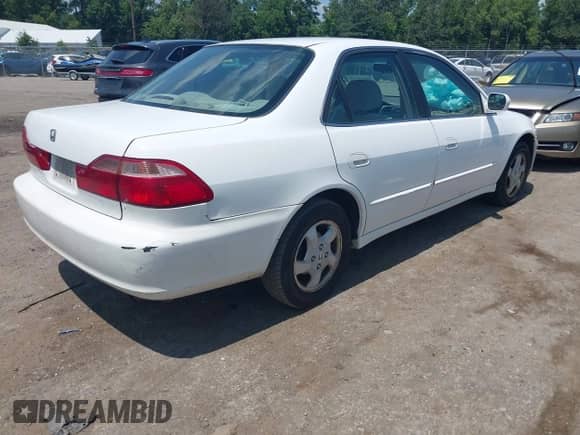 2000 Honda Accord EX z VIN 1HGCG6673YA137621, wystawiony jako IAAI lot #42851745 z przebiegiem 292 418 mil mil oraz . Historia ofert i sprzedaży dostępna na DreamBid. Obrazek 4.