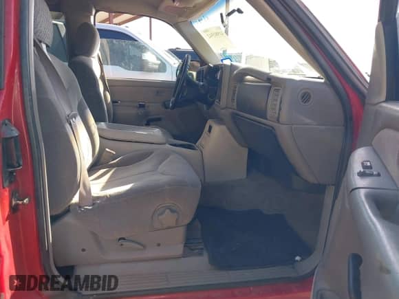 2000 GMC Sierra 1500 SLE z VIN 1GTEC19V4YZ273841, wystawiony jako IAAI lot #41981942 z przebiegiem 357 003 mil mil oraz . Historia ofert i sprzedaży dostępna na DreamBid. Obrazek 5.