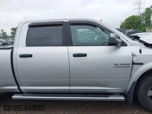 2016 Ram 1500 Outdoorsman z VIN 1C6RR7TMXGS337253, wystawiony jako IAAI lot #42302149 z przebiegiem 93 413 mil mil oraz . Historia ofert i sprzedaży dostępna na DreamBid. Obrazek 13.