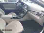 2015 Hyundai Sonata SE z VIN 5NPE24AF1FH246688, wystawiony jako IAAI lot #42634545 z przebiegiem 142 745 mil mil oraz . Historia ofert i sprzedaży dostępna na DreamBid. Obrazek 5.