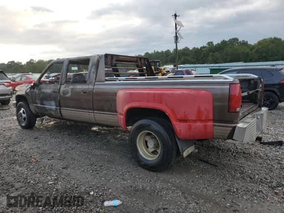 1994 Chevrolet Silverado 3500 с VIN 1GCHK33F4RJ372169, выставлен на аукционе Copart как лот 69002125 с пробегом Не указан миль и На запчасти • Non repairable. История ставок и продаж доступна на DreamBid. Изображение 2.