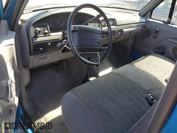 1994 Ford F-150 z VIN 1FTEF14YXRNB12413, wystawiony jako Copart lot #66446545 z przebiegiem 141 033 mil mil oraz Czysty tytuł • Clean title. Historia ofert i sprzedaży dostępna na DreamBid. Obrazek 8.