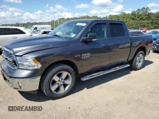 2019 Ram 1500 Big Horn z VIN 1C6RR7LT8KS639060, wystawiony jako Copart lot #84586355 z przebiegiem 34 029 mil mil oraz Szkoda całkowita • Salvage title. Historia ofert i sprzedaży dostępna na DreamBid. Obrazek 1.