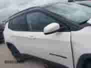 2019 Jeep Compass Altitude z VIN 3C4NJCBB5KT615720, wystawiony jako IAAI lot #42148757 z przebiegiem 205 016 mil mil oraz . Historia ofert i sprzedaży dostępna na DreamBid. Obrazek 13.