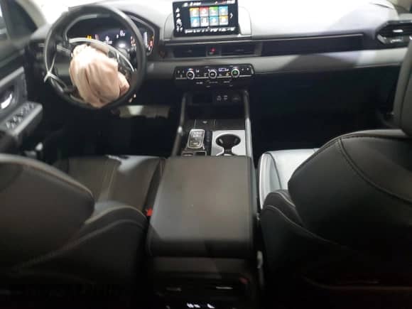 2024 Honda Pilot Elite with VIN 5FNYG1H81RB031514, listed as a Copart auction lot 63771255 with 21,217 mi miles and Salvage title. Bid and sale history available at DreamBid. Image 8.