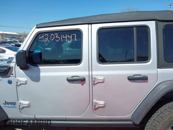 2022 Jeep Wrangler Unlimited Rubicon с VIN 1C4JJXR65NW198063, выставлен на аукционе IAAI как лот 42031447 с пробегом 21 317 миль миль и . История ставок и продаж доступна на DreamBid. Изображение 13.