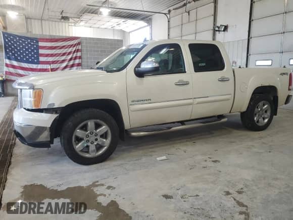 2013 GMC Sierra 1500 SLT с VIN 3GTP2WE79DG156685, выставлен на аукционе Copart как лот 55599185 с пробегом 220 968 миль миль и Списание • Salvage title. История ставок и продаж доступна на DreamBid. Изображение 1.