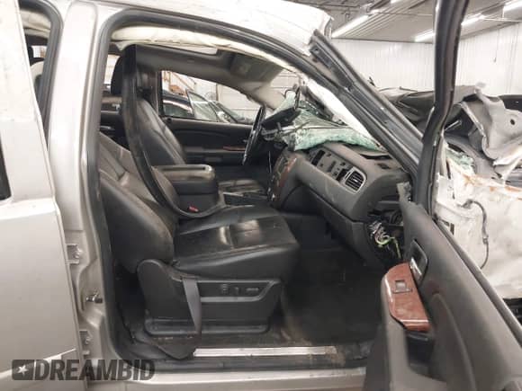 2008 Chevrolet Tahoe 3LT with VIN 1GNFK13058J158367, listed as a IAAI auction lot 42584214 with Not provided miles and . Bid and sale history available at DreamBid. Image 5.