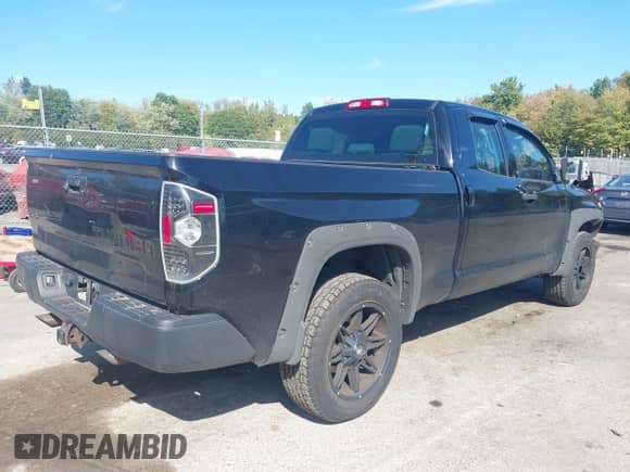 2017 Toyota Tundra SR with VIN 5TFUM5F16HX070124, listed as a IAAI auction lot 43340120 with 274,663 mi miles and . Bid and sale history available at DreamBid. Image 4.