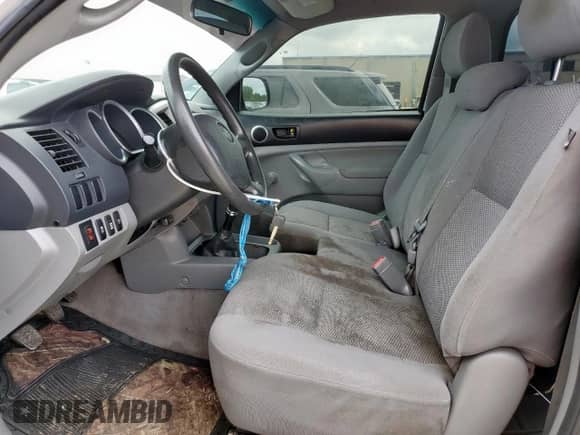 2010 Toyota Tacoma z VIN 5TEPX4EN6AZ743950, wystawiony jako Copart lot #59610335 z przebiegiem 100 954 mil mil oraz Szkoda całkowita • Salvage title. Historia ofert i sprzedaży dostępna na DreamBid. Obrazek 7.