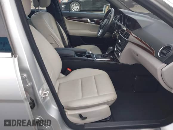 2014 Mercedes-Benz C 300 Sport с VIN WDDGF8AB8EA938380, выставлен на аукционе IAAI как лот 43216216 с пробегом 101 405 миль миль и . История ставок и продаж доступна на DreamBid. Изображение 5.