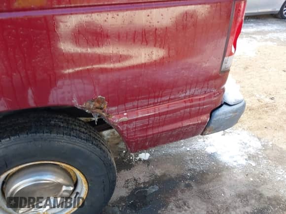 2003 Ford Econoline Cargo z VIN 1FTNE24243HB24311, wystawiony jako IAAI lot #41404876 z przebiegiem 255 973 mil mil oraz . Historia ofert i sprzedaży dostępna na DreamBid. Obrazek 6.