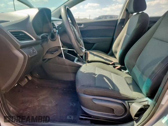 2021 Hyundai Accent SE z VIN 3KPC24A6XME133718, wystawiony jako Copart lot #84025465 z przebiegiem 125 820 mil mil oraz Szkoda całkowita • Salvage title. Historia ofert i sprzedaży dostępna na DreamBid. Obrazek 7.