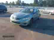 2011 Toyota Camry LE z VIN 4T1BF3EK1BU638932, wystawiony jako IAAI lot #43149063 z przebiegiem 193 311 mil mil oraz . Historia ofert i sprzedaży dostępna na DreamBid. Obrazek 2.