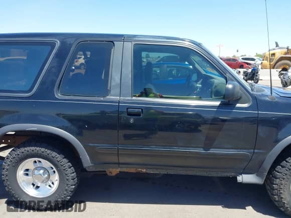 1996 Ford Explorer Eddie Bauer с VIN 1FMCU24X7TUD25192, выставлен на аукционе IAAI как лот 42278599 с пробегом 148 995 миль миль и . История ставок и продаж доступна на DreamBid. Изображение 13.