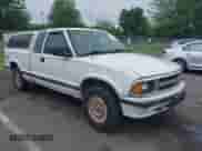 1996 Chevrolet S-10 LS с VIN 1GCDT19X0T8169679, выставлен на аукционе IAAI как лот 42456199 с пробегом 107 361 миль миль и . История ставок и продаж доступна на DreamBid. Изображение 6.