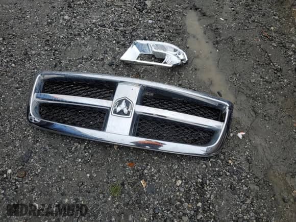 2009 Dodge 1500 SLT с VIN 1D3HB18P59S802010, выставлен на аукционе Copart как лот 71223264 с пробегом 287 265 миль миль и Списание • Salvage title. История ставок и продаж доступна на DreamBid. Изображение 12.