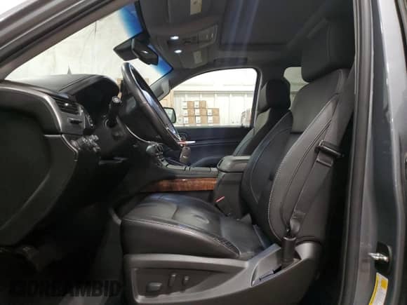 2019 Chevrolet Suburban Premier с VIN 1GNSKJKC7KR323435, выставлен на аукционе Copart как лот 43595885 с пробегом 79 813 миль миль и Списание • Salvage title. История ставок и продаж доступна на DreamBid. Изображение 7.