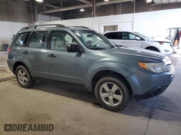 2013 Subaru Forester X z VIN JF2SHABC2DG404463, wystawiony jako Copart lot #69691395 z przebiegiem 124 404 mil mil oraz Czysty tytuł • Clean title. Historia ofert i sprzedaży dostępna na DreamBid. Obrazek 4.
