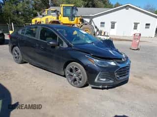 2019 Chevrolet Cruze LT z VIN 1G1BE5SM0K7113067, wystawiony jako IAAI lot #43409259 z przebiegiem 159 641 mil mil oraz . Historia ofert i sprzedaży dostępna na DreamBid. Obrazek 1.