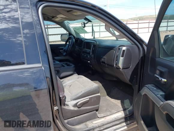2015 Chevrolet Silverado 1500 LT z VIN 3GCUKREC1FG136452, wystawiony jako IAAI lot #42779167 z przebiegiem 107 813 mil mil oraz . Historia ofert i sprzedaży dostępna na DreamBid. Obrazek 5.