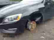2015 Volvo S60 T5 Premier Plus с VIN YV1612TC7F1308868, выставлен на аукционе IAAI как лот 42448294 с пробегом 86 567 миль миль и . История ставок и продаж доступна на DreamBid. Изображение 6.