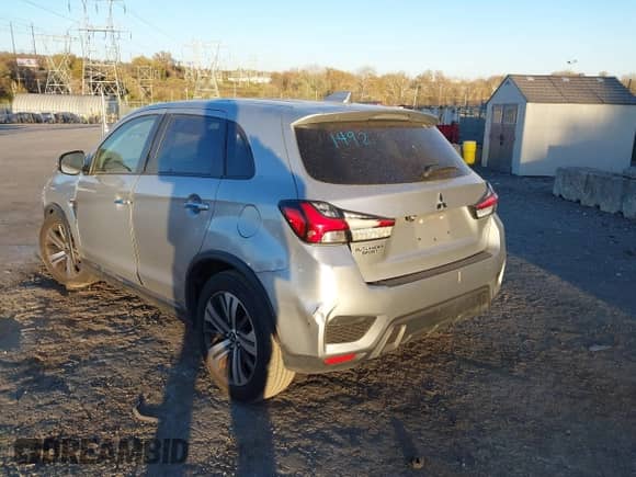 2022 Mitsubishi Outlander SE z VIN JA4APVAUXNU009166, wystawiony jako IAAI lot #40826943 z przebiegiem 112 760 mil mil oraz . Historia ofert i sprzedaży dostępna na DreamBid. Obrazek 18.