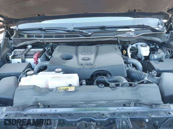 2025 Toyota Tundra SR with VIN 5TFLA5DB7SX262949, listed as a IAAI auction lot 43211862 with 7,809 mi miles and . Bid and sale history available at DreamBid. Image 10.