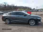 2017 Chrysler 200 Touring z VIN 1C3CCCFB3HN503085, wystawiony jako IAAI lot #41531740 z przebiegiem 140 734 mil mil oraz . Historia ofert i sprzedaży dostępna na DreamBid. Obrazek 13.